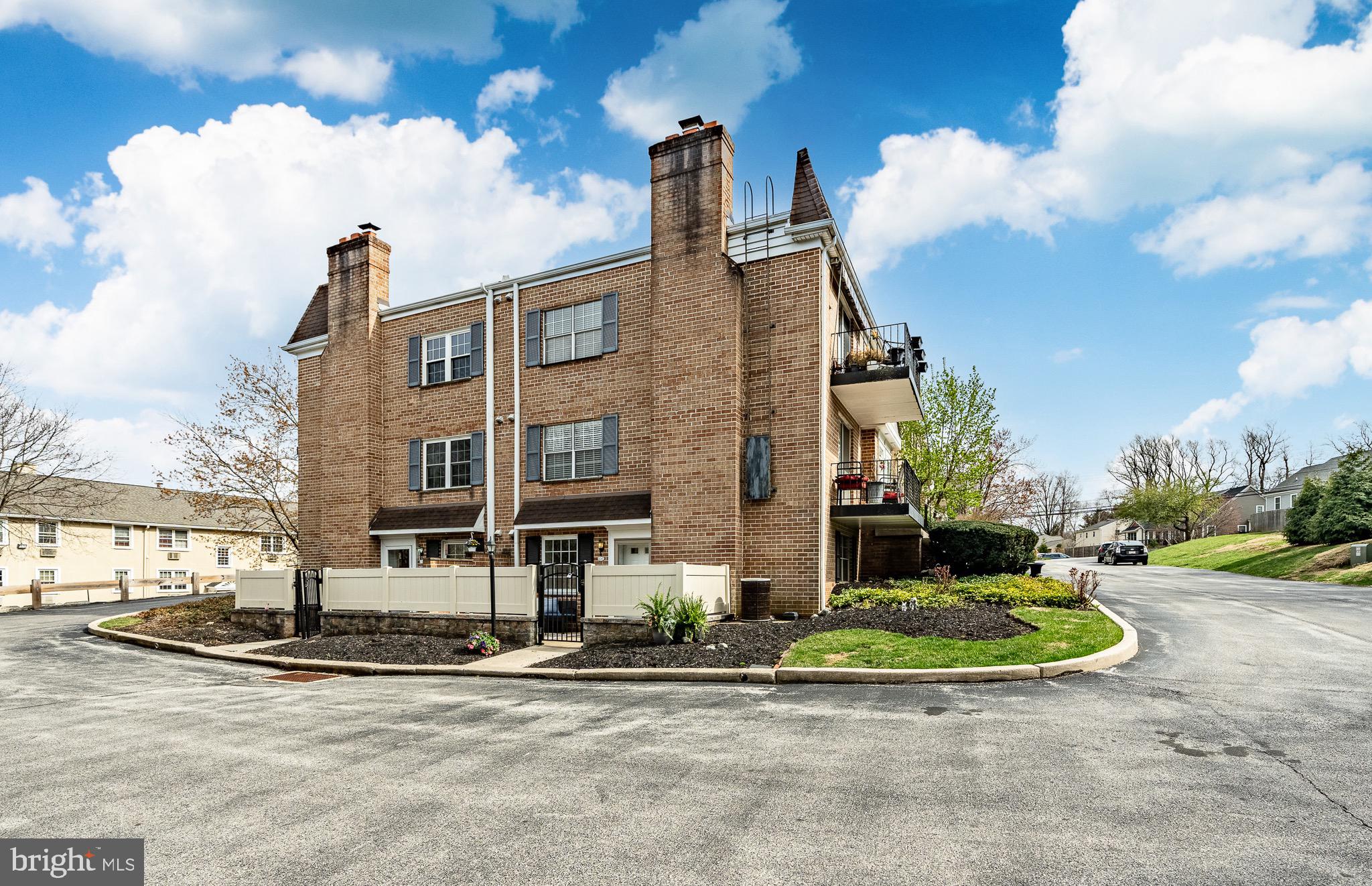 VILLAGE KNOLL - Residential
