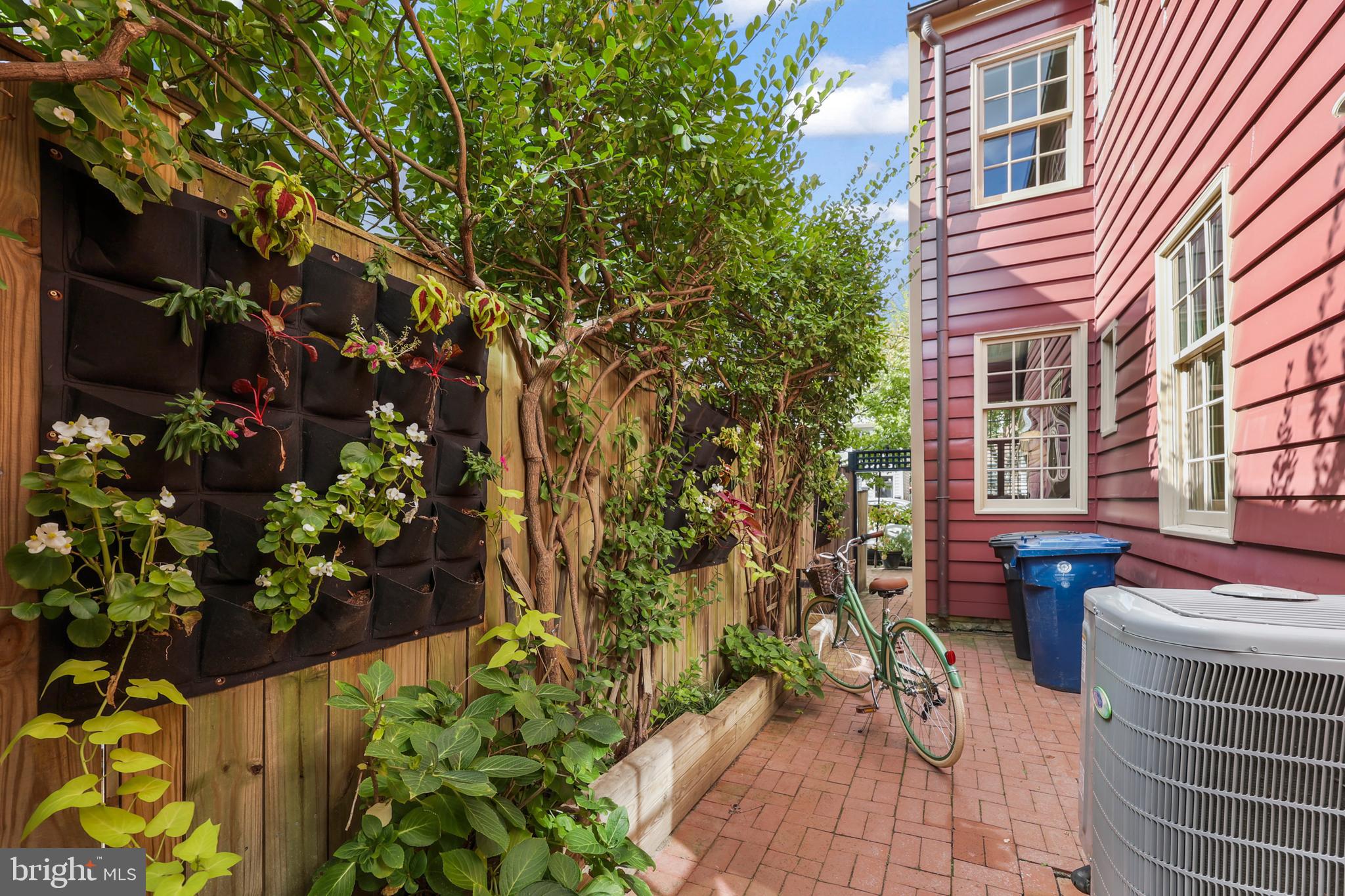 OLD TOWN ALEXANDRIA - Residential