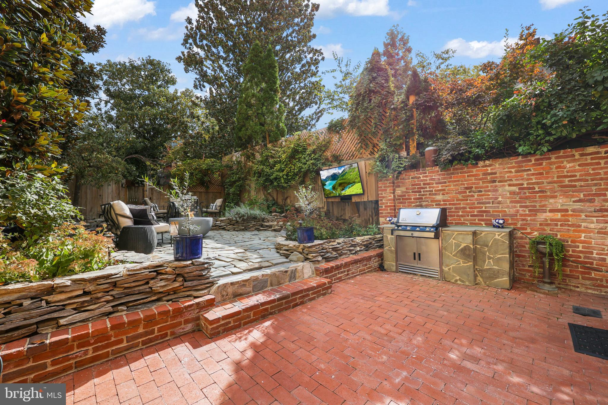 OLD TOWN ALEXANDRIA - Residential