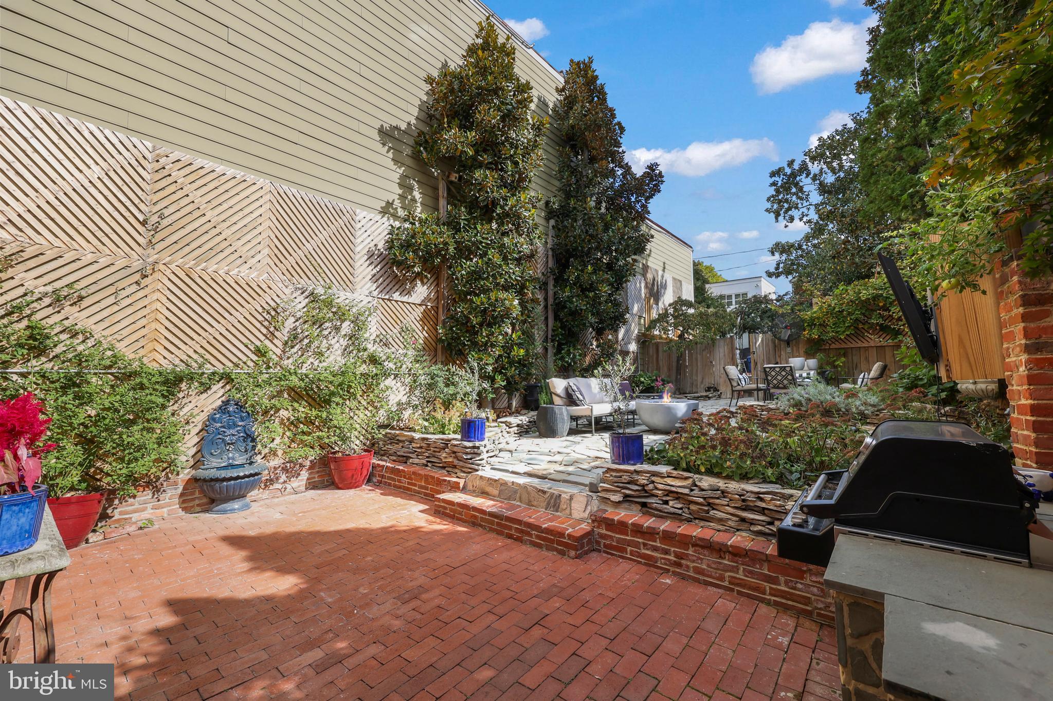 OLD TOWN ALEXANDRIA - Residential