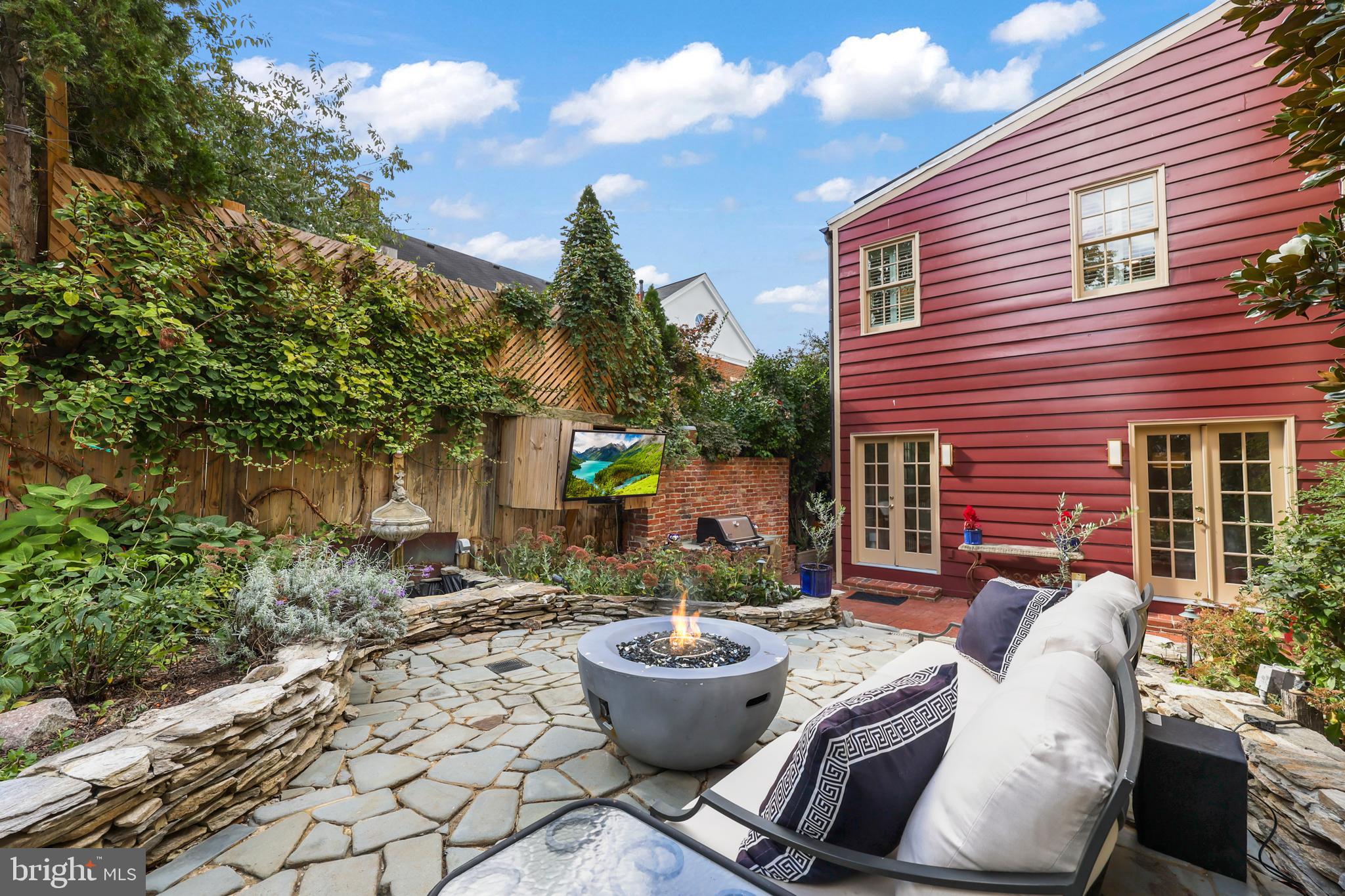 OLD TOWN ALEXANDRIA - Residential