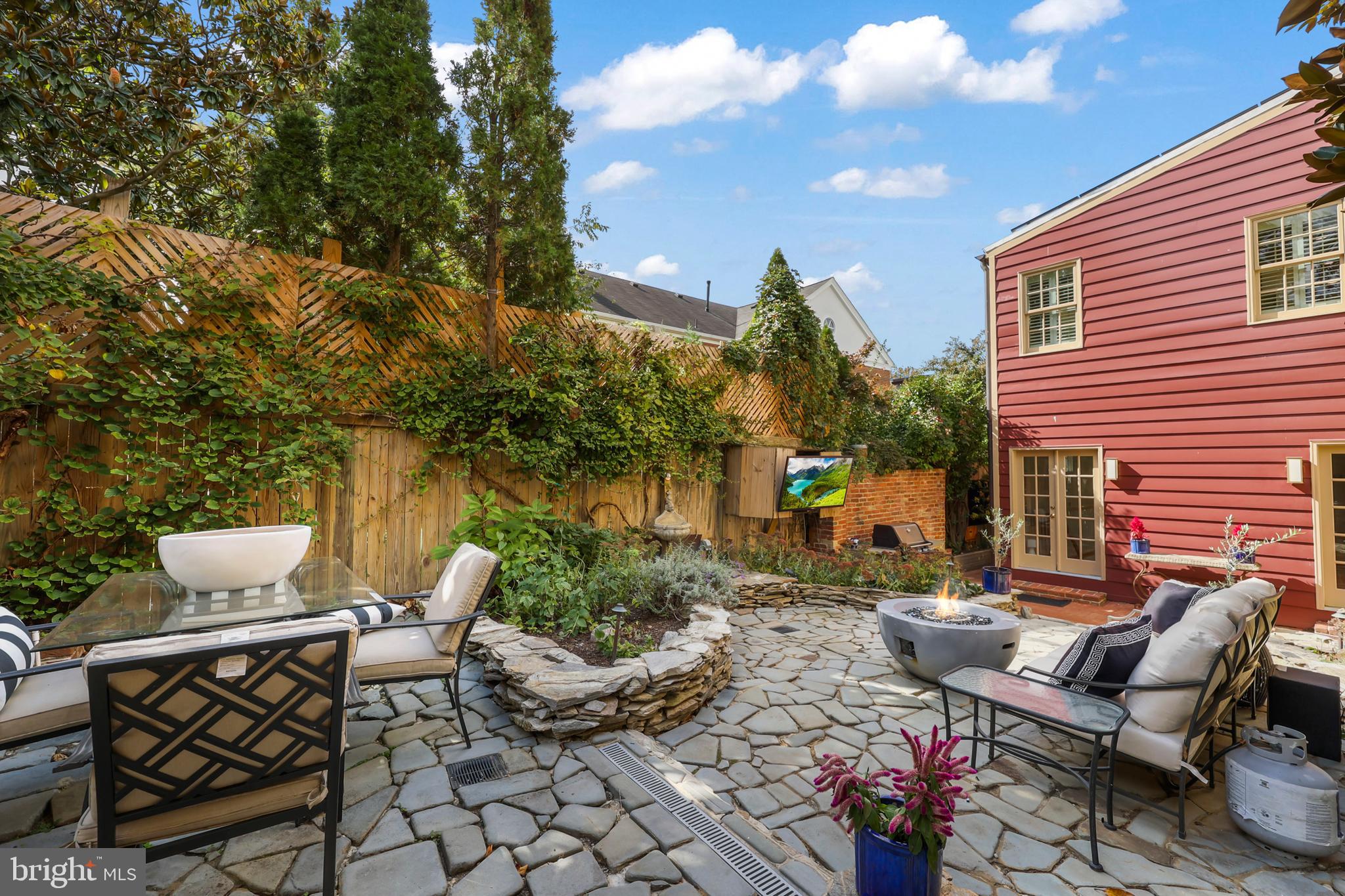 OLD TOWN ALEXANDRIA - Residential
