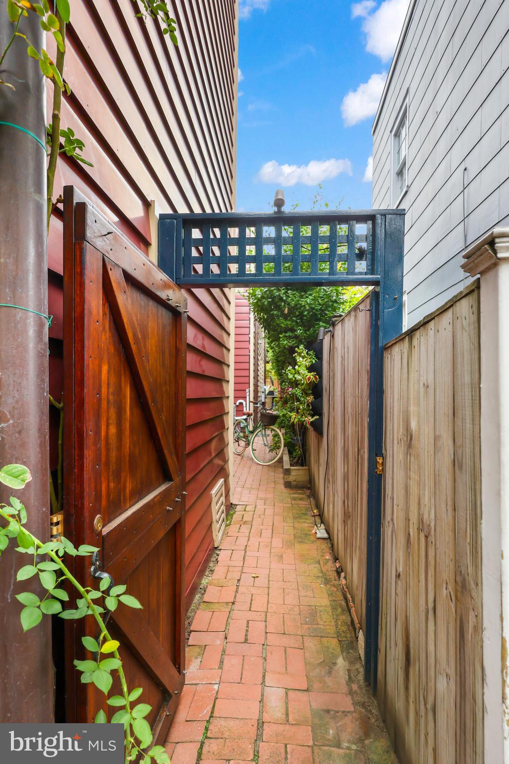 OLD TOWN ALEXANDRIA - Residential