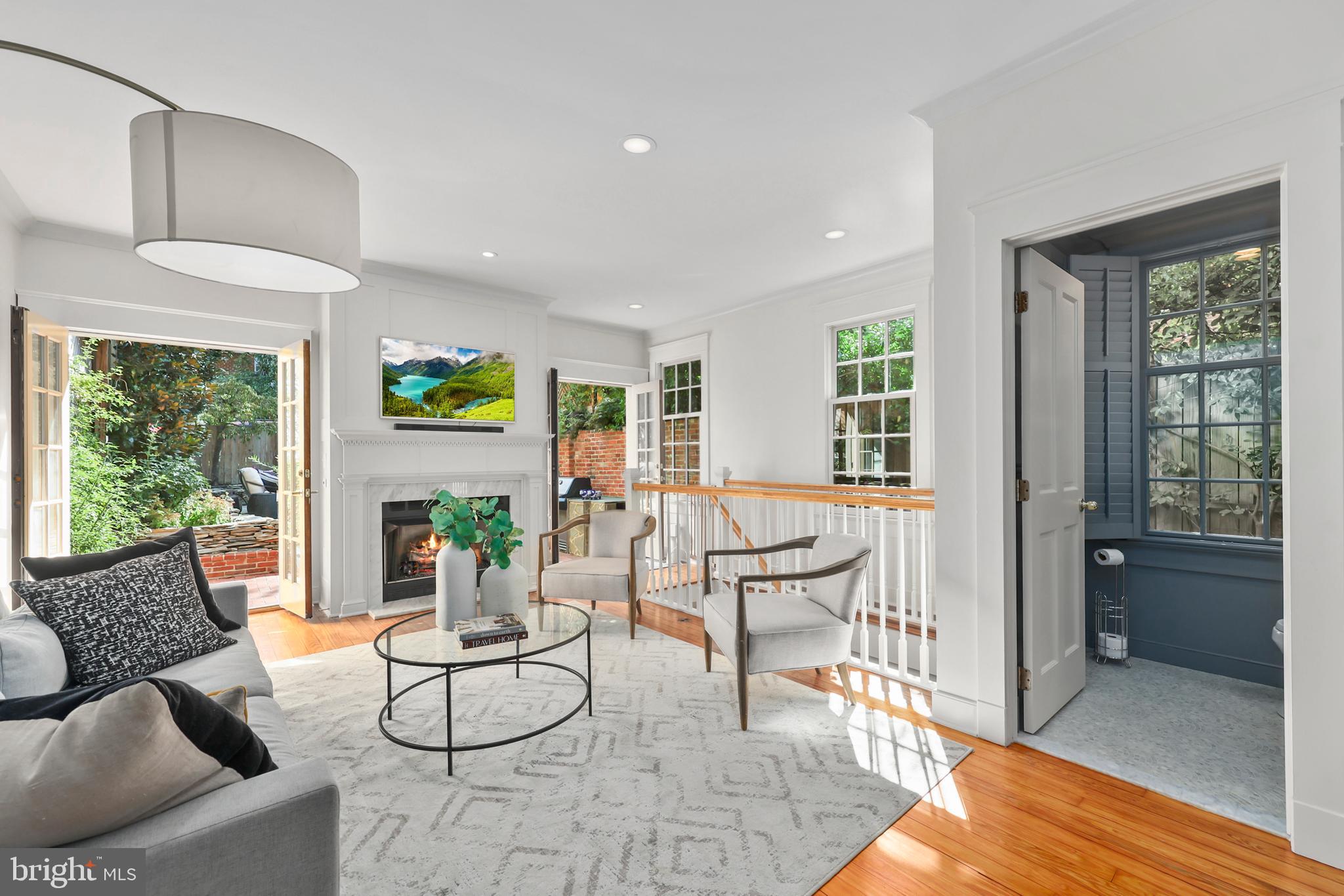 OLD TOWN ALEXANDRIA - Residential