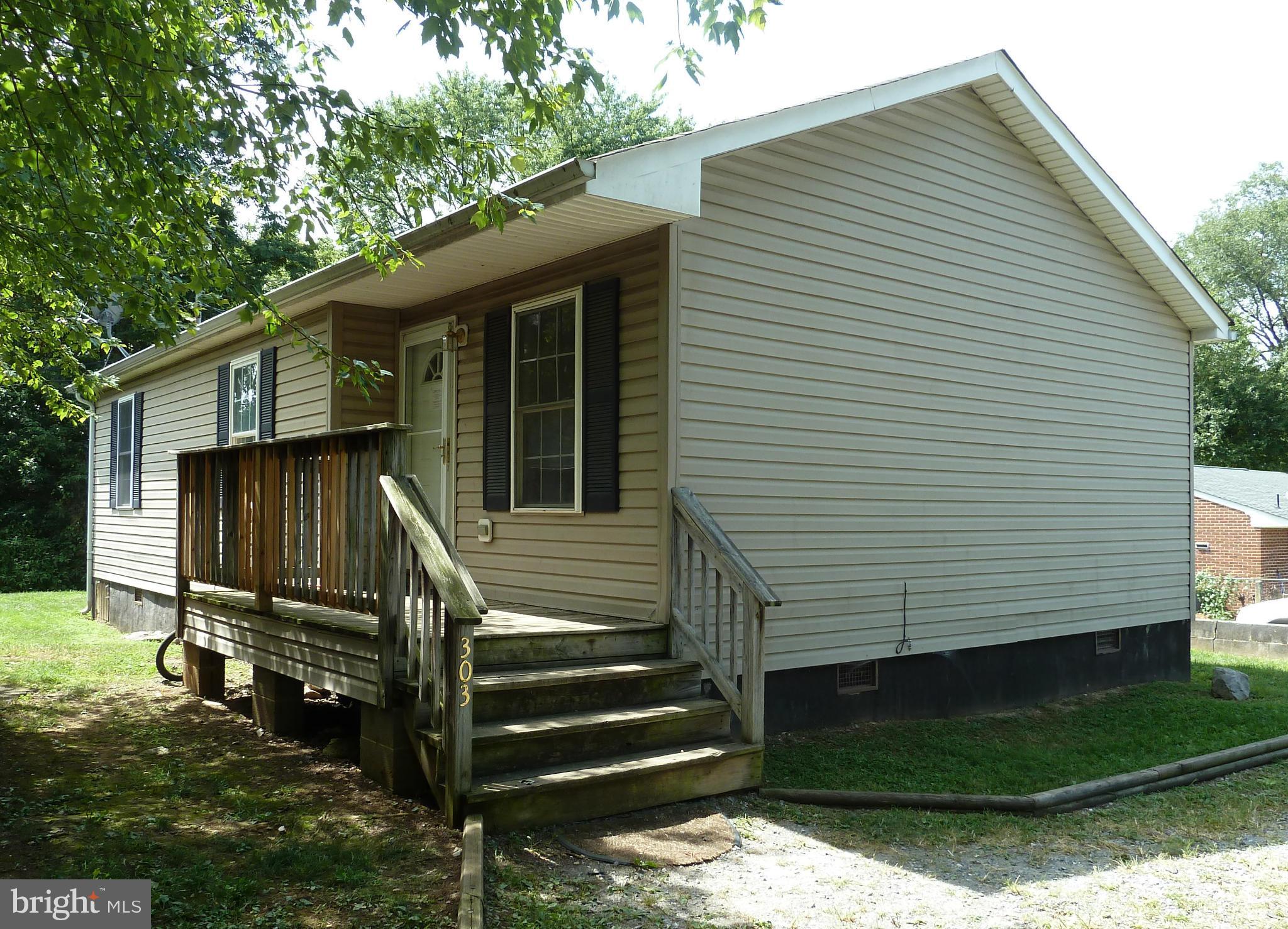 Move in ready ranch home on crawl space. Complete  interiors has been  freshly painted and new carpet put in. Walking distance to Hollywood casinos. Close to shopping and all commuter routes and MARC train, only 23 miles to Leesburg. Seller can pay up to $500 for home warranty to owner occupant buyers. Investor offers can be considered after  9/6/15 if still available.Measurements are all approx.