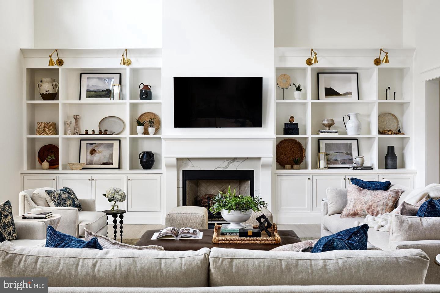 Discover the exceptional Danleigh Design/Build experience at Hahn’s Meadow, where true customization allows you to create your one-of-a-kind dream home.
Choose from:
•