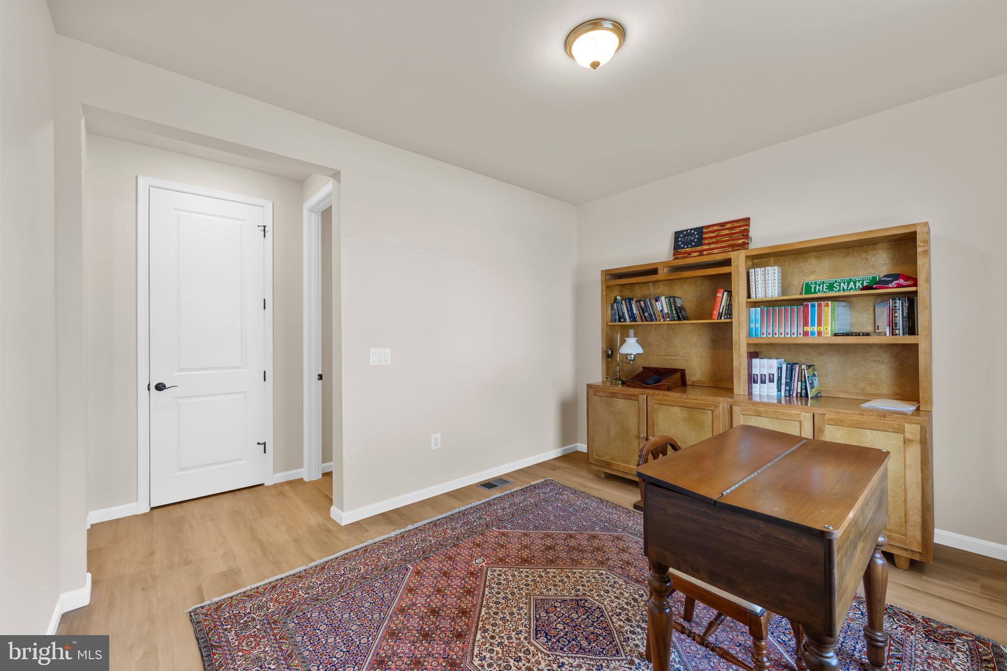 ROUND HILL MEADOWS - Residential
