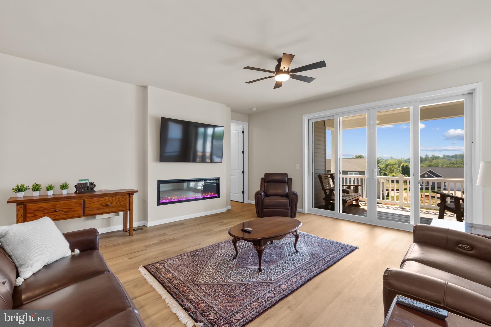 ROUND HILL MEADOWS - Residential