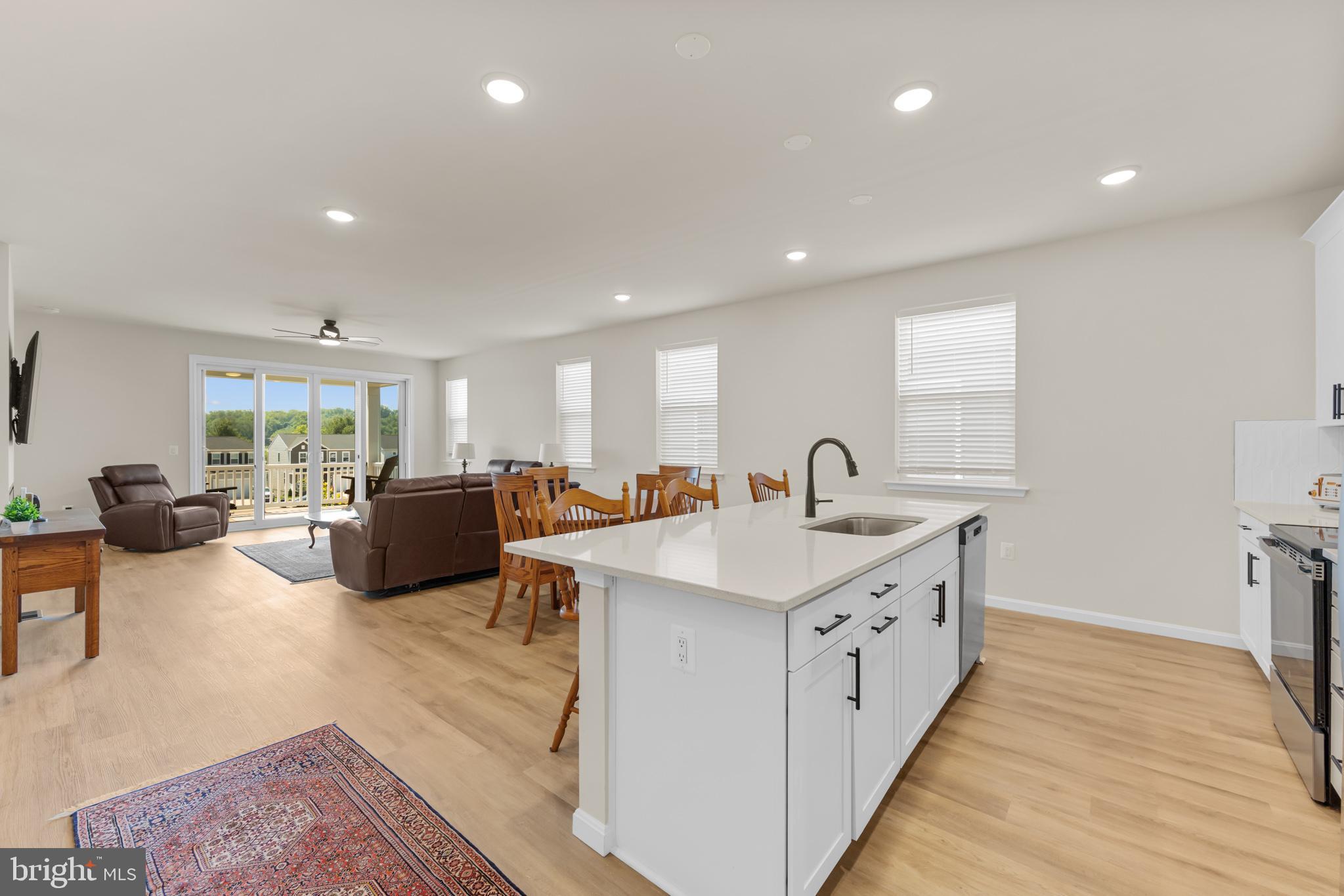 ROUND HILL MEADOWS - Residential