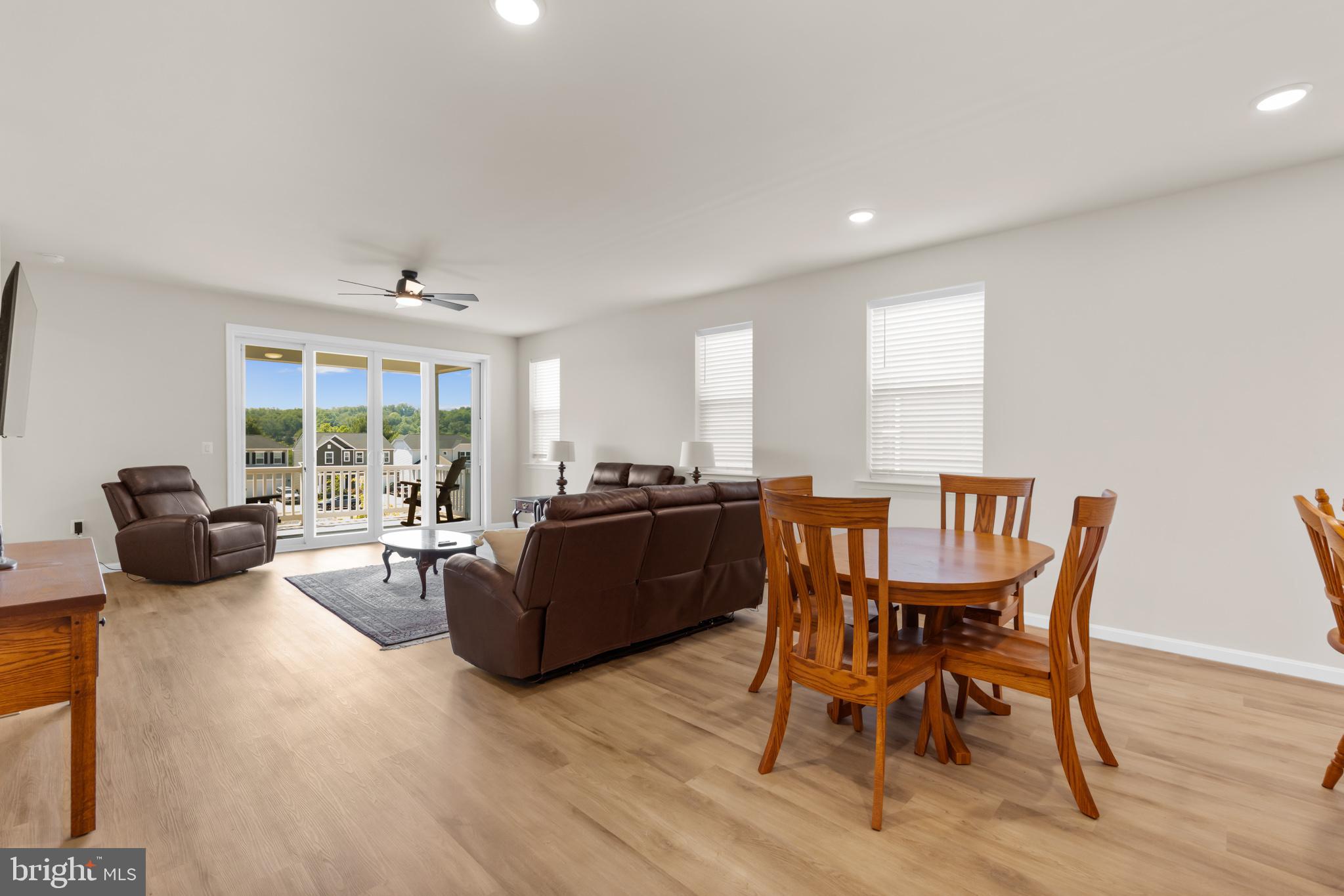 ROUND HILL MEADOWS - Residential