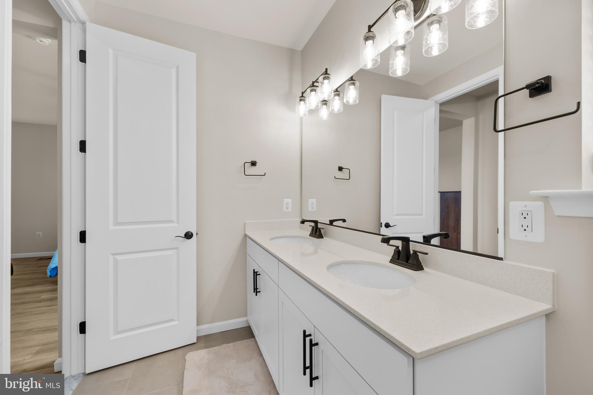 ROUND HILL MEADOWS - Residential