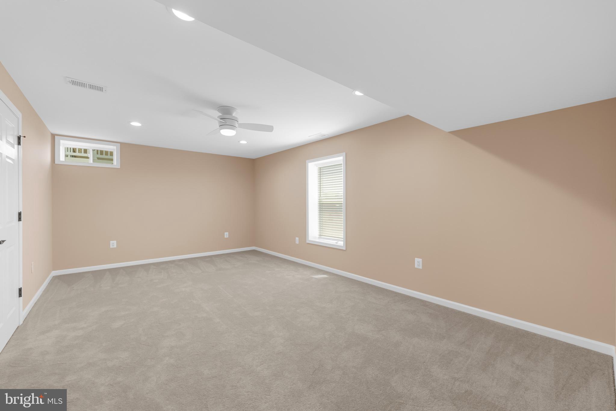 ROUND HILL MEADOWS - Residential