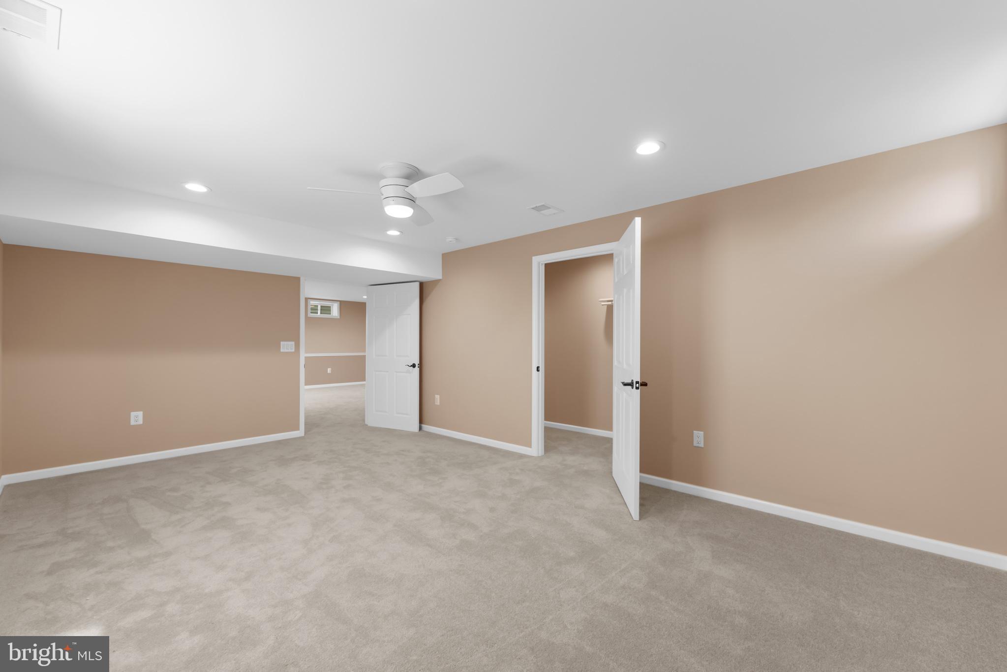 ROUND HILL MEADOWS - Residential