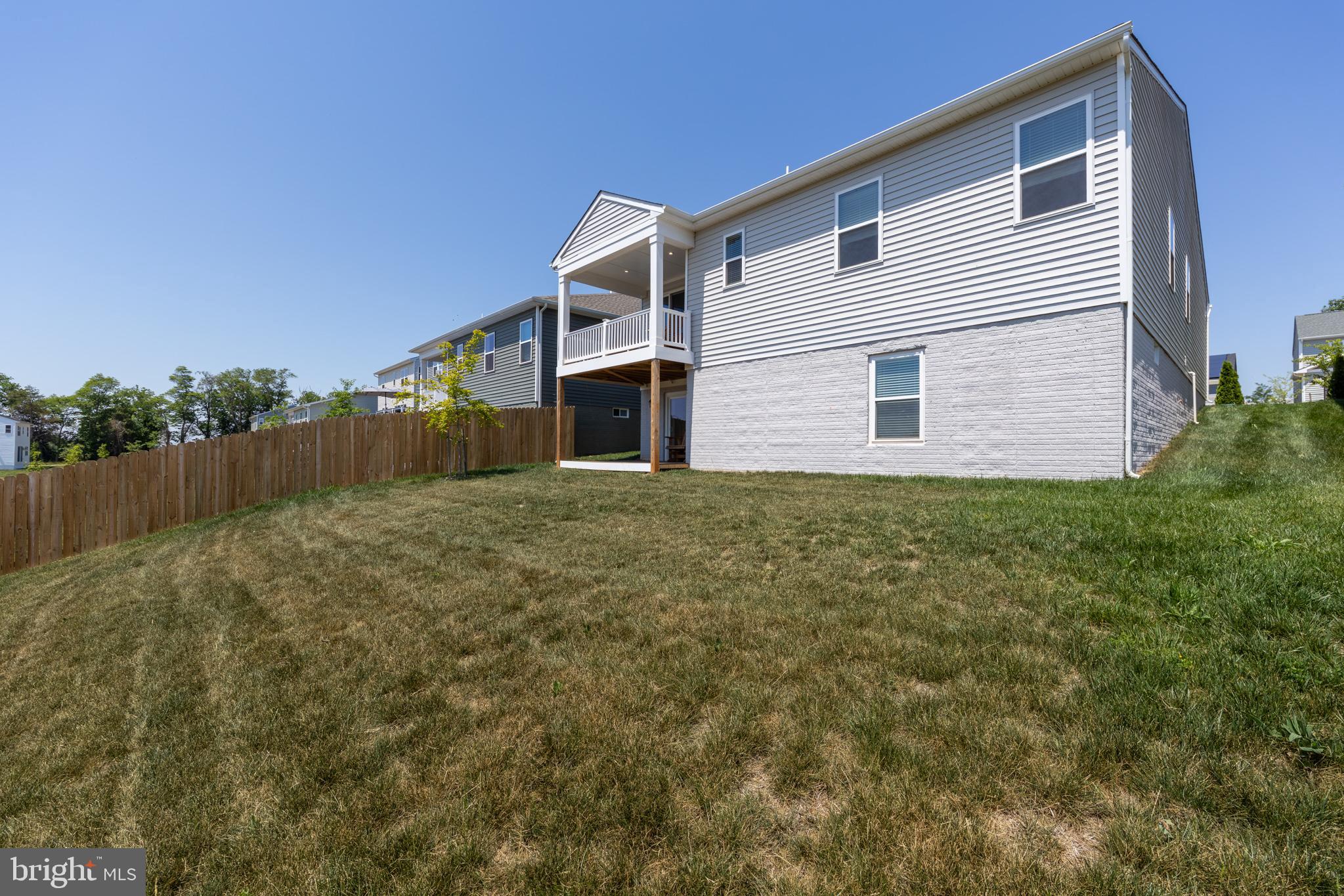 ROUND HILL MEADOWS - Residential