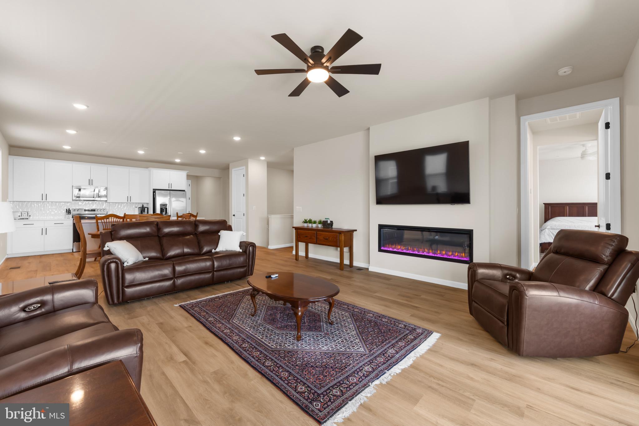 ROUND HILL MEADOWS - Residential