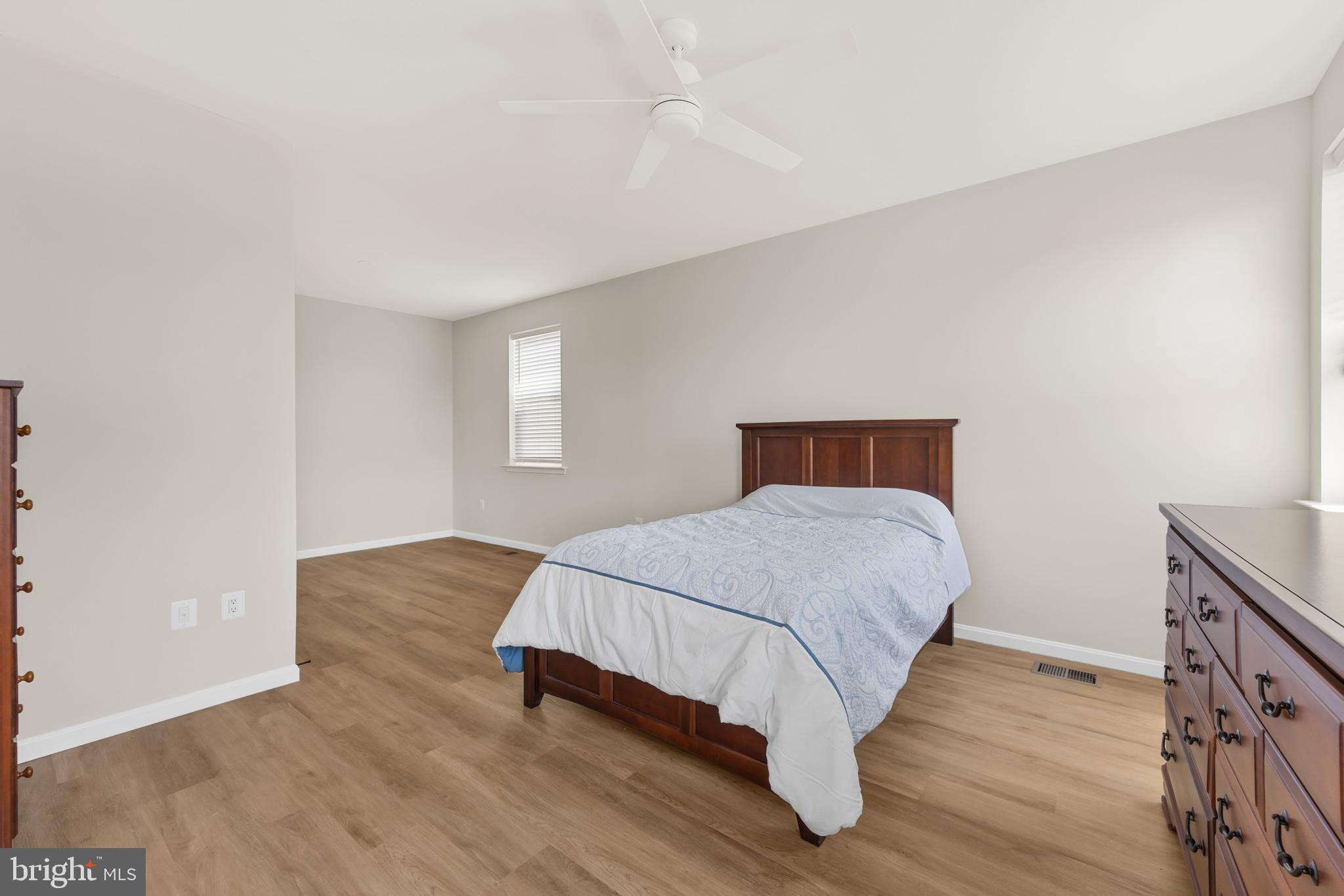 ROUND HILL MEADOWS - Residential