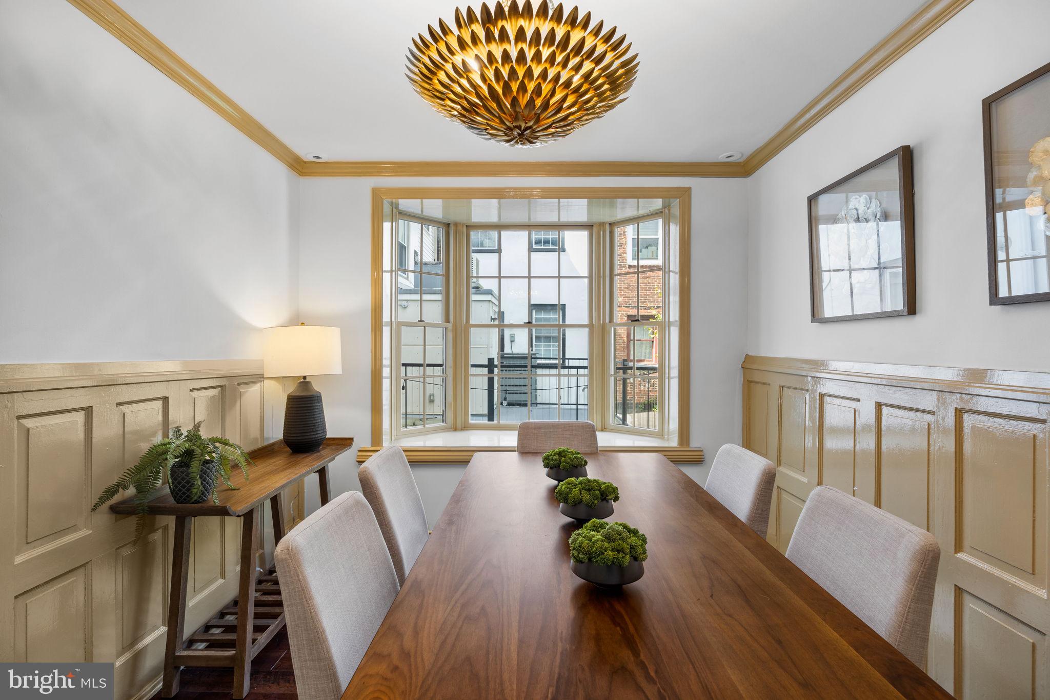 QUEEN VILLAGE - Residential