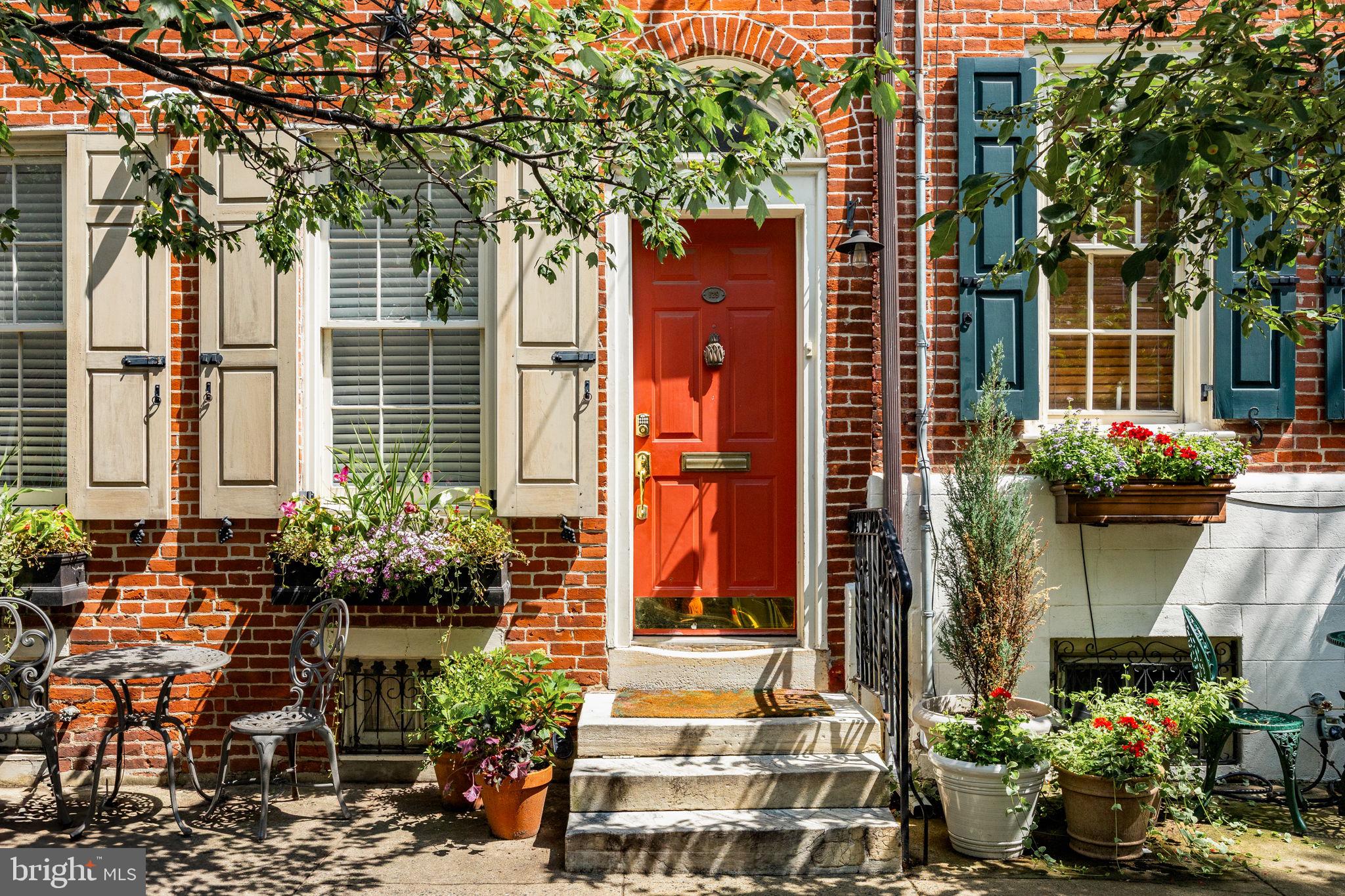 QUEEN VILLAGE - Residential