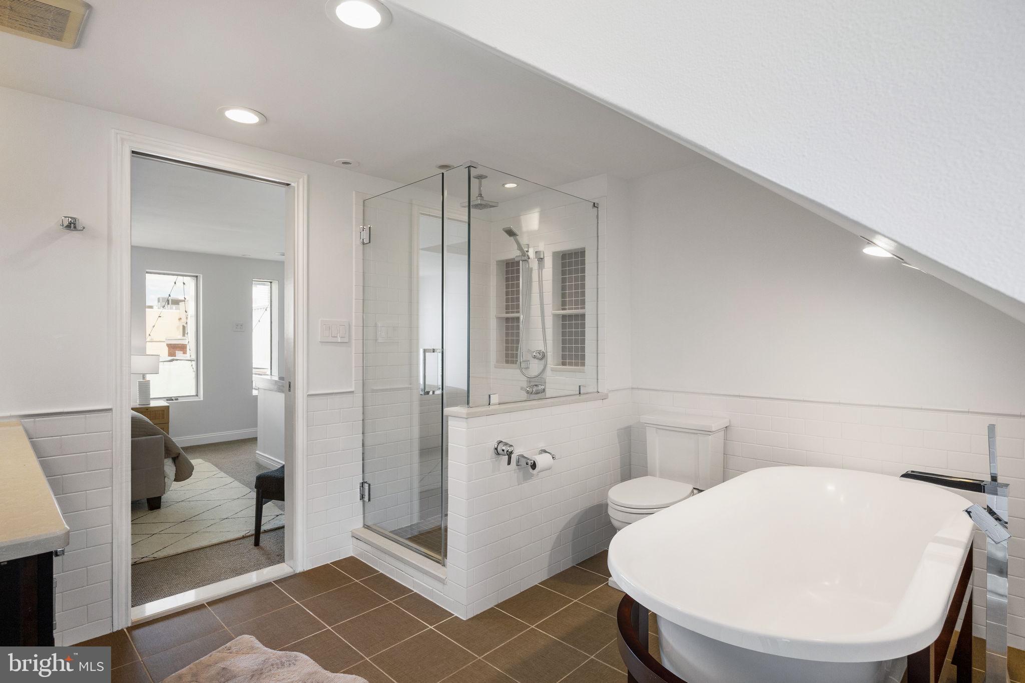 QUEEN VILLAGE - Residential