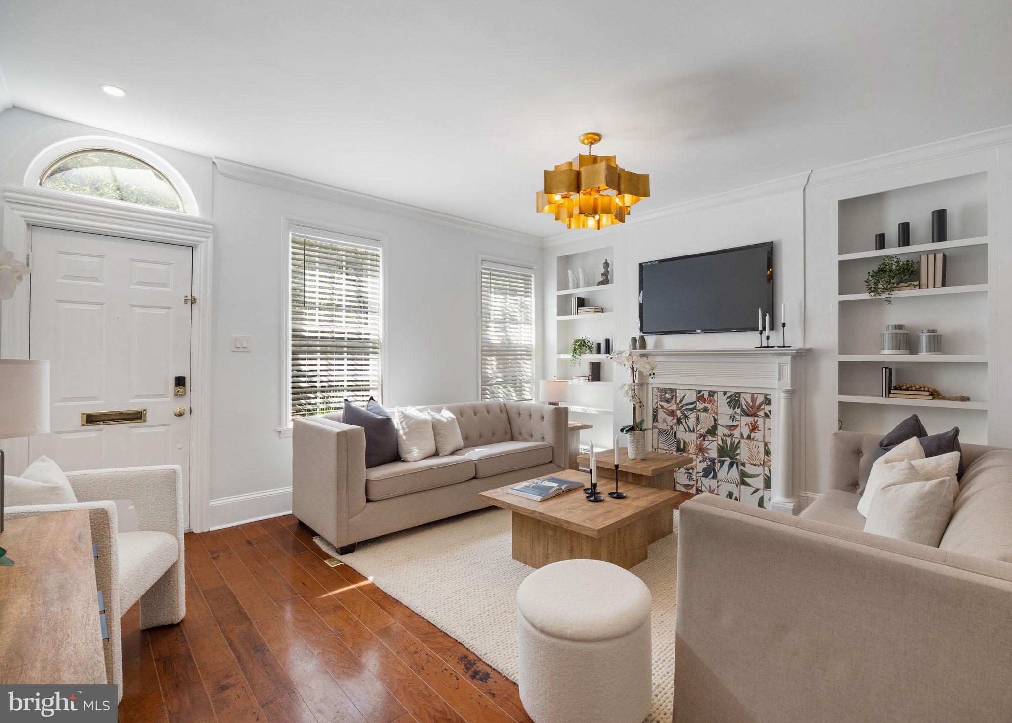 QUEEN VILLAGE - Residential