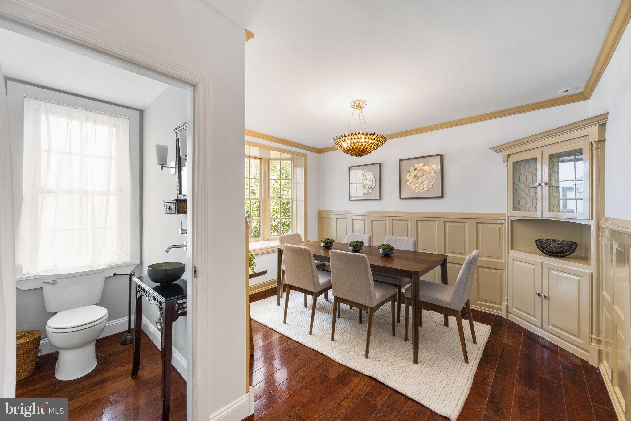 QUEEN VILLAGE - Residential