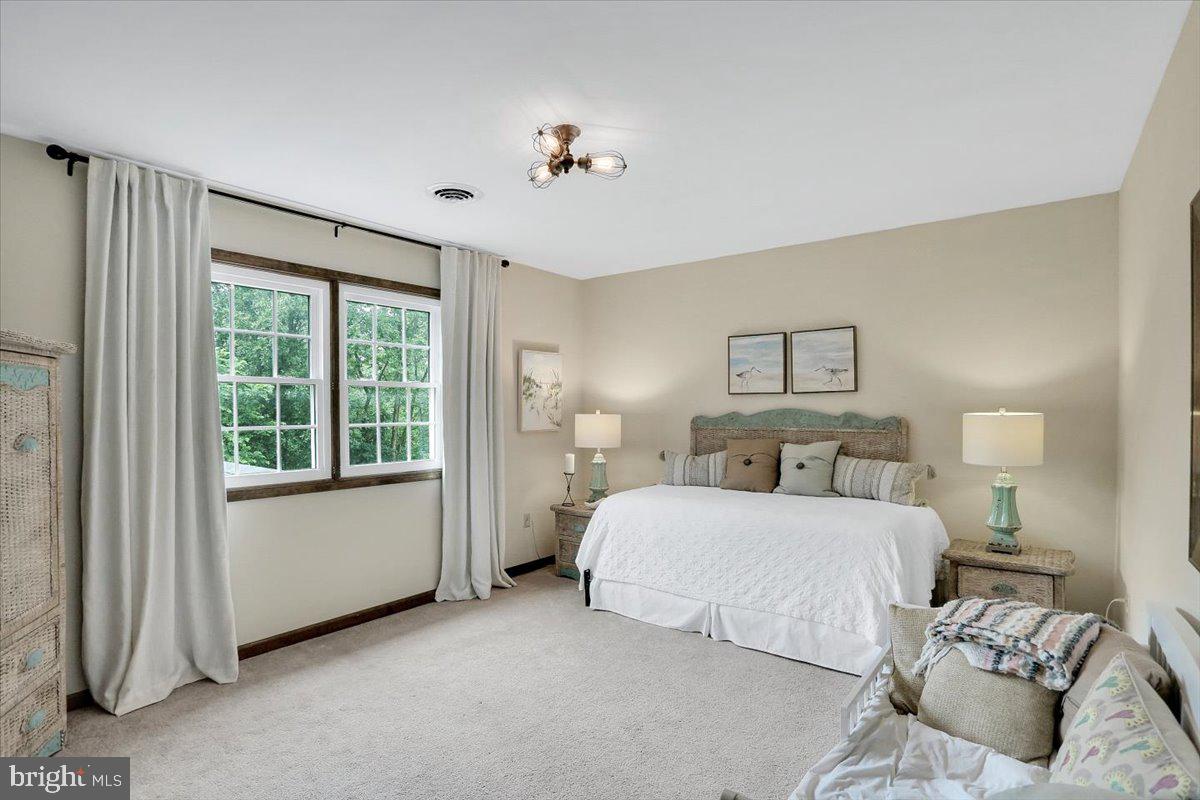 HAMPDEN SQUARE - Residential