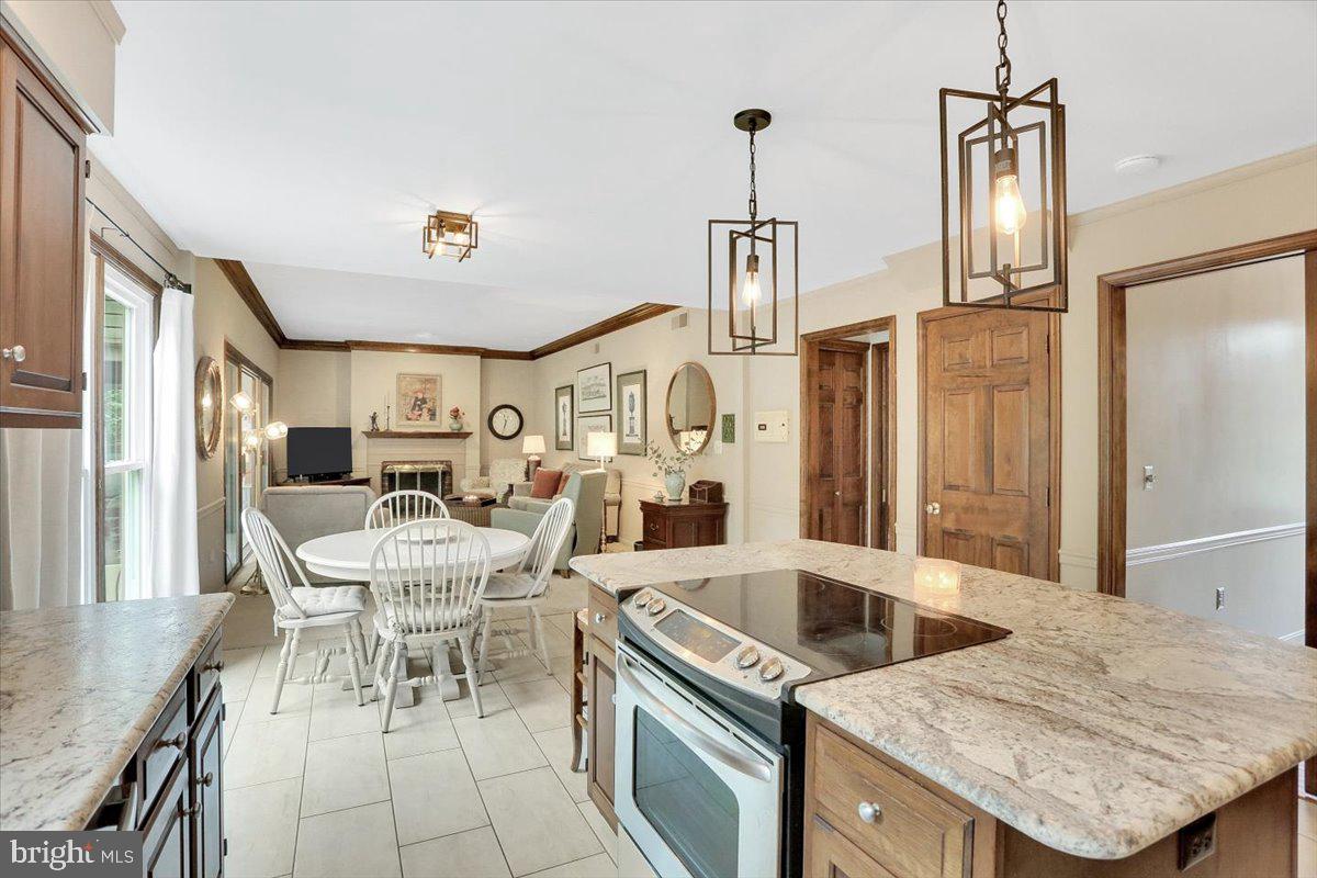 HAMPDEN SQUARE - Residential