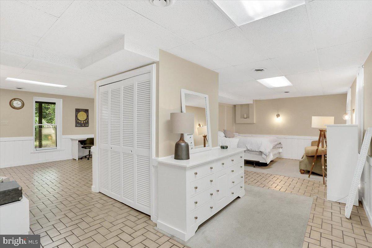 HAMPDEN SQUARE - Residential