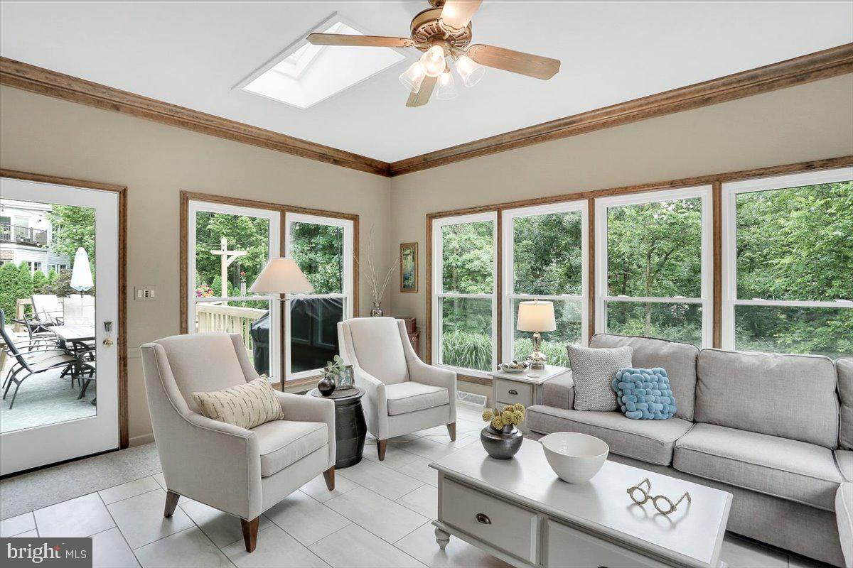 HAMPDEN SQUARE - Residential