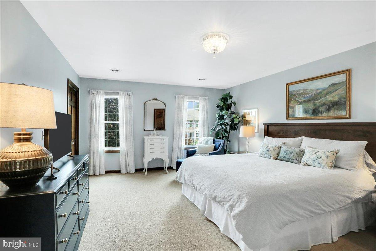 HAMPDEN SQUARE - Residential