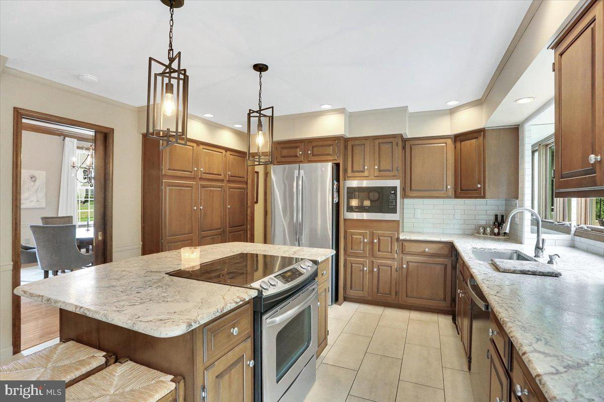 HAMPDEN SQUARE - Residential