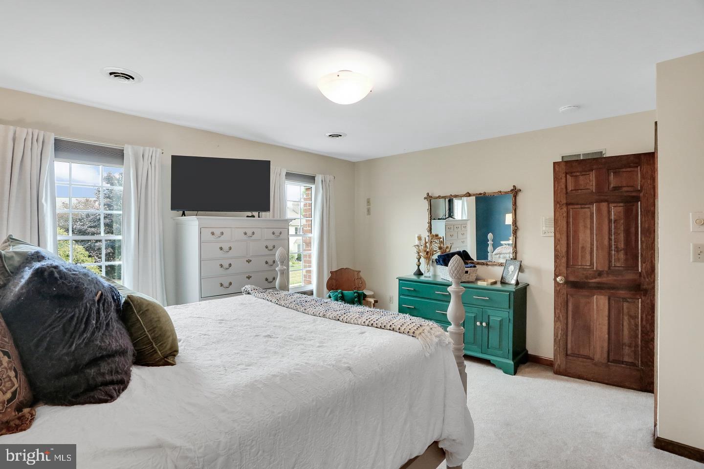 HAMPDEN SQUARE - Residential
