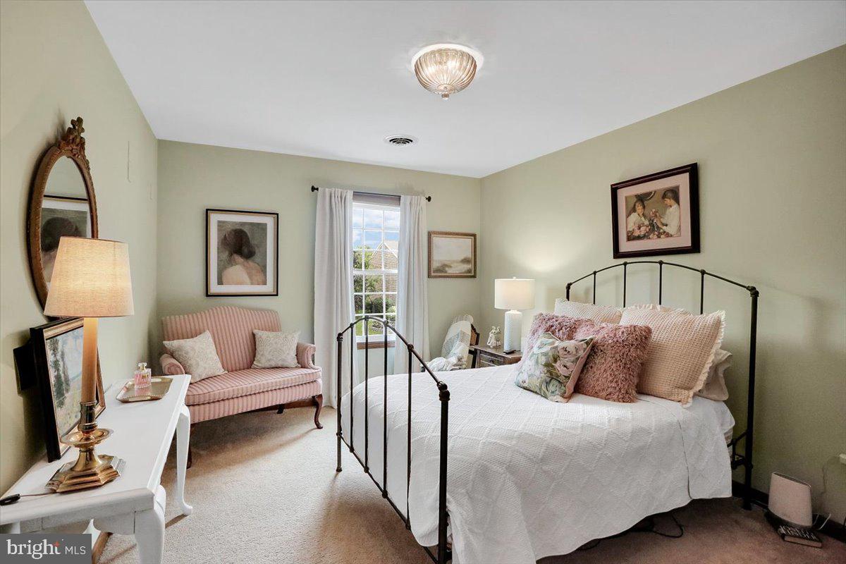 HAMPDEN SQUARE - Residential