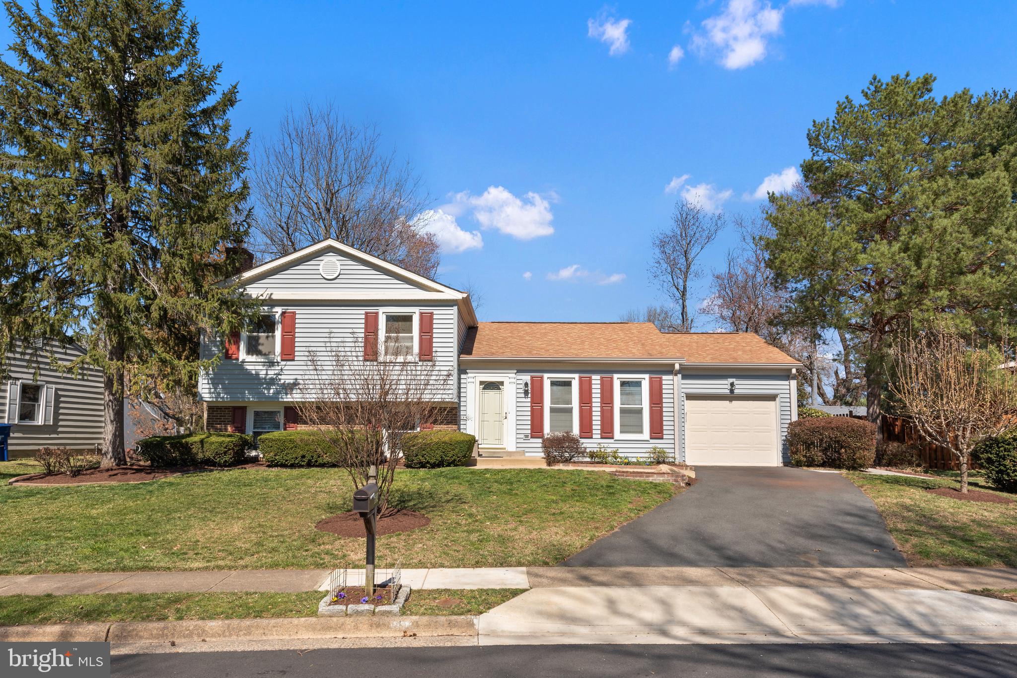HUNTERS CREEK - Residential
