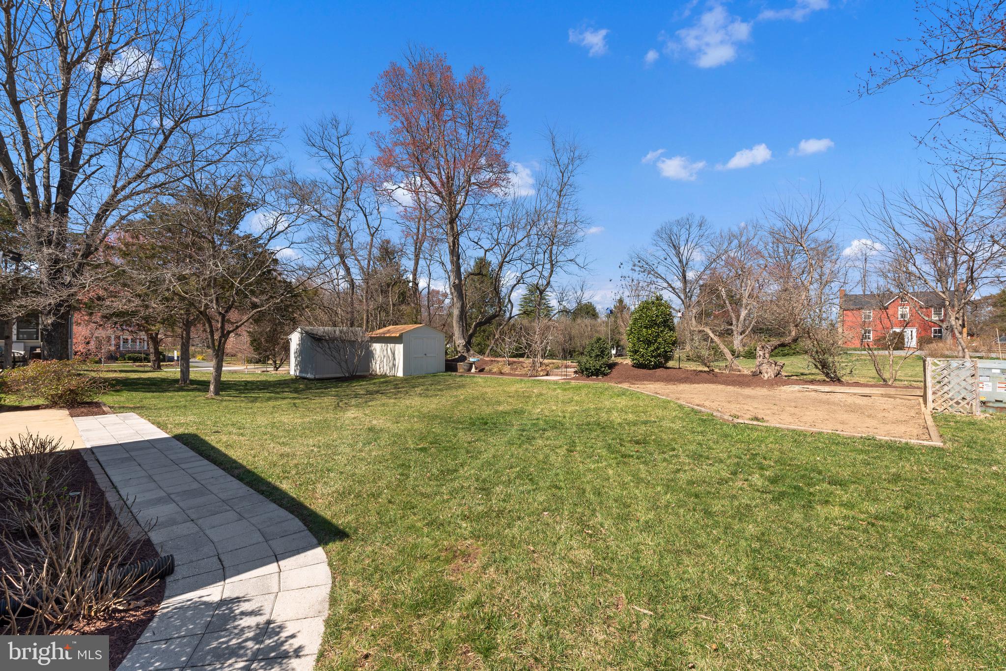 HUNTERS CREEK - Residential