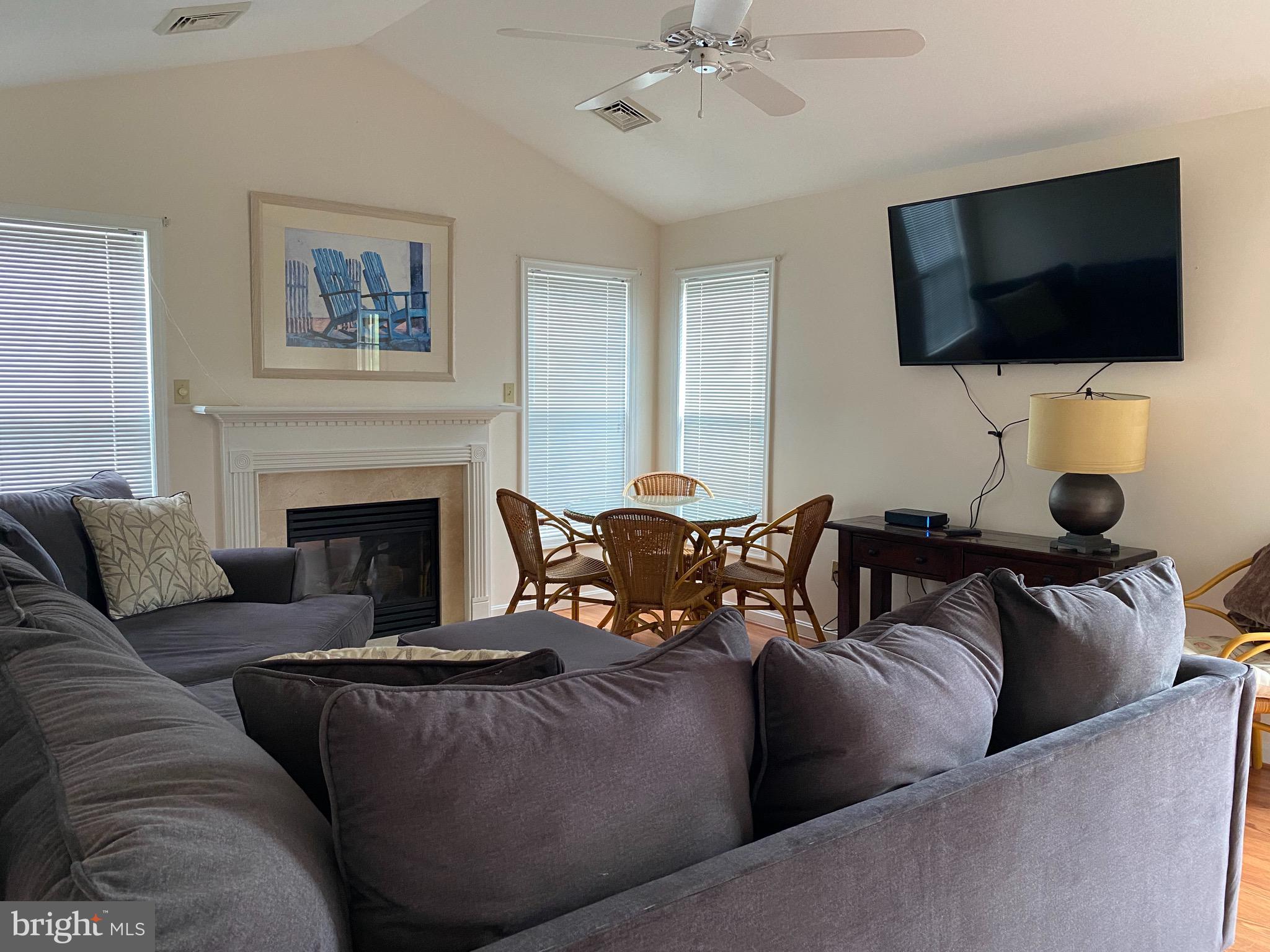 MEADOW BROOK COMMONS - Residential