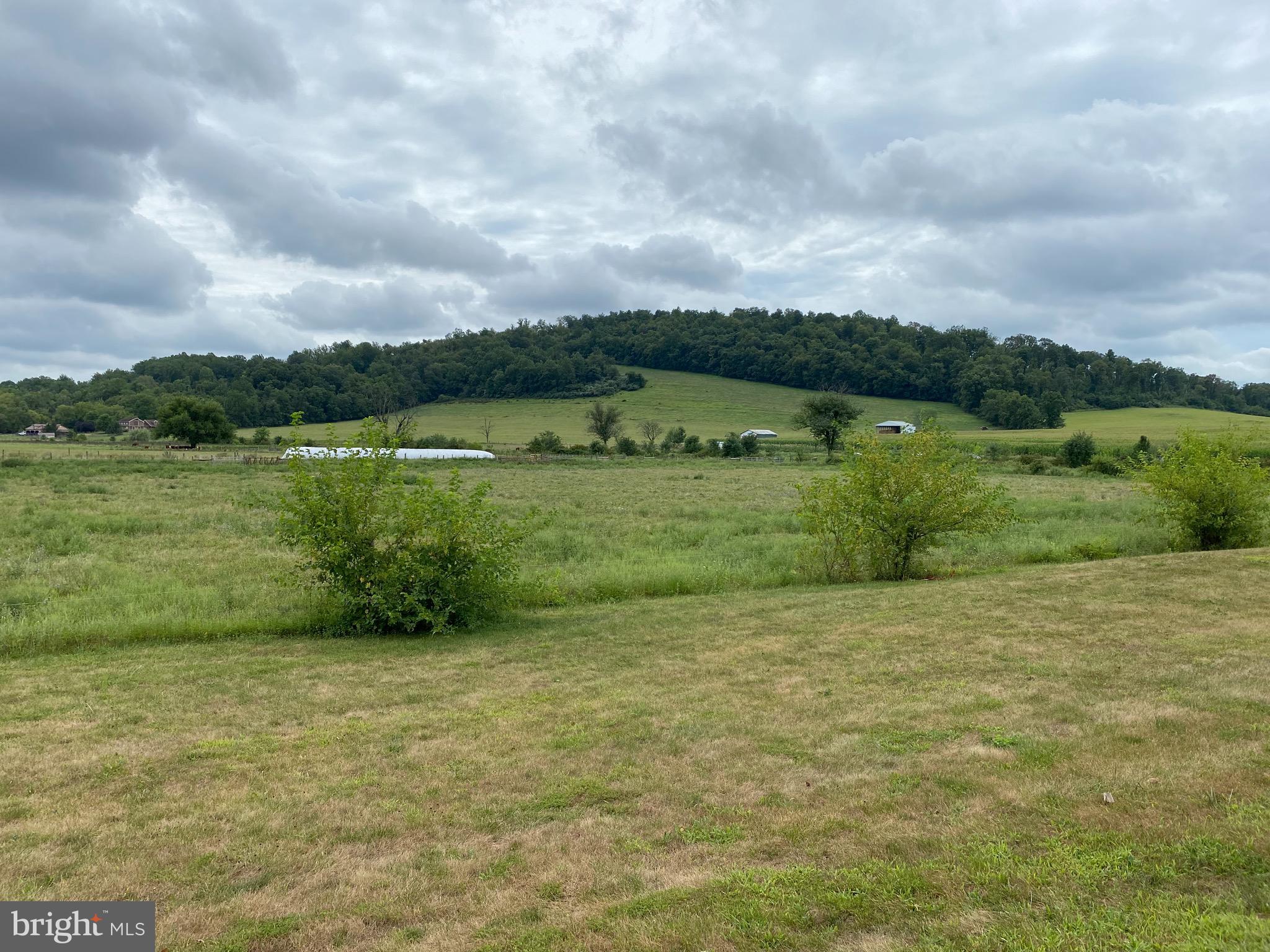 MEADOW BROOK COMMONS - Residential