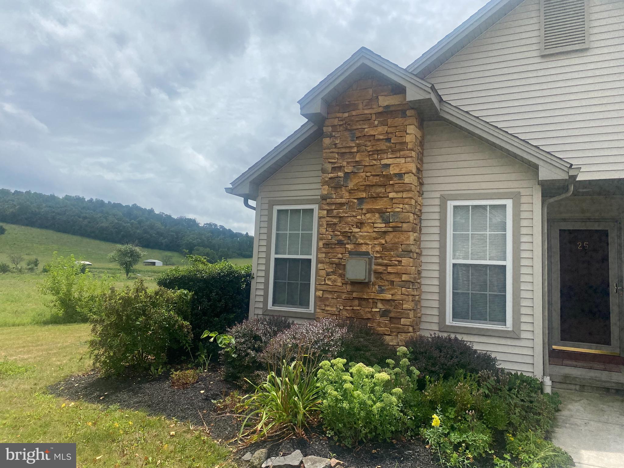 MEADOW BROOK COMMONS - Residential
