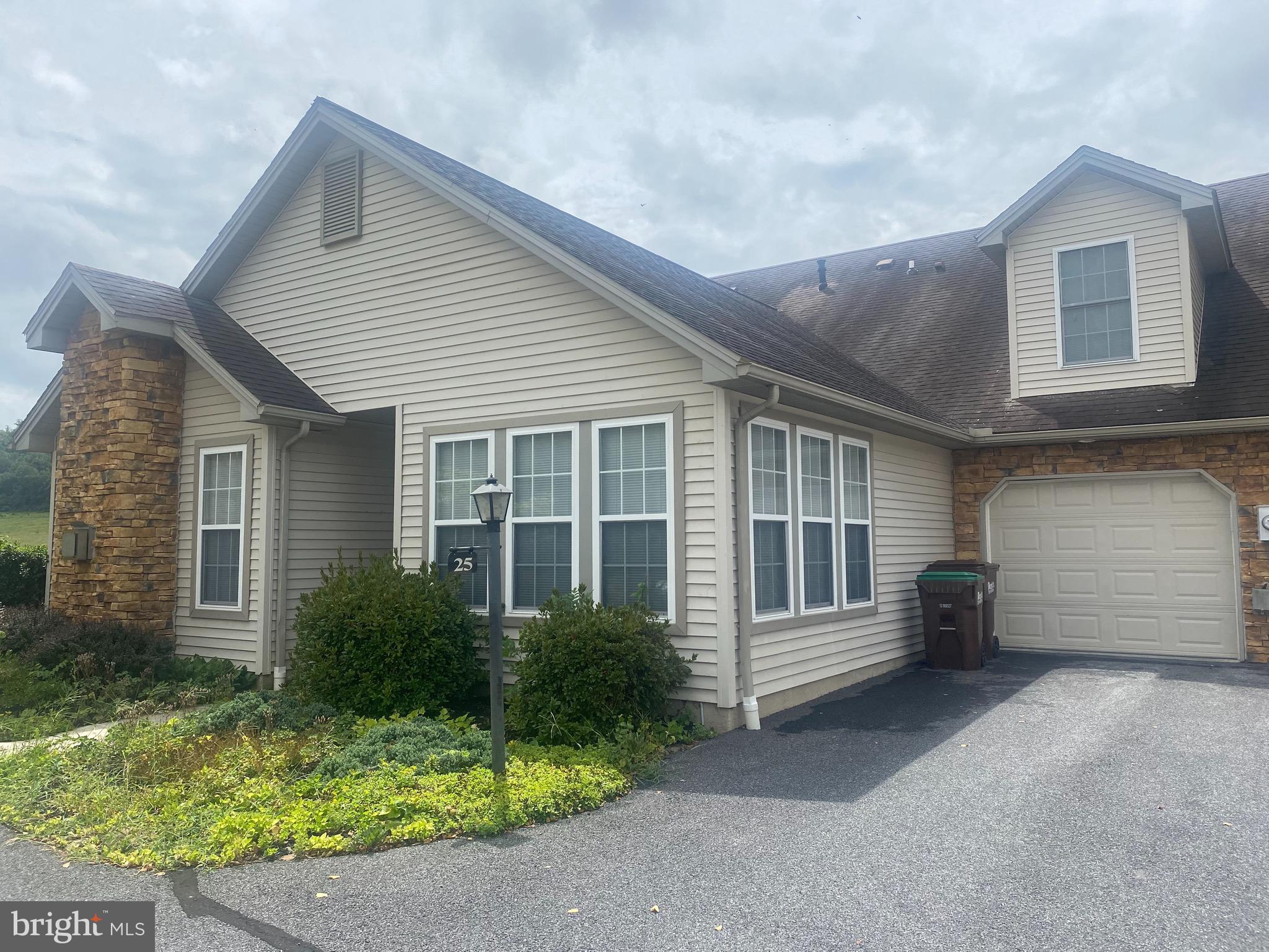 MEADOW BROOK COMMONS - Residential
