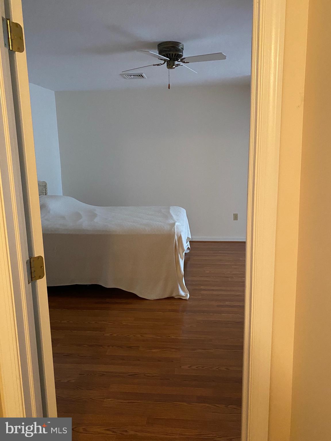 MEADOW BROOK COMMONS - Residential