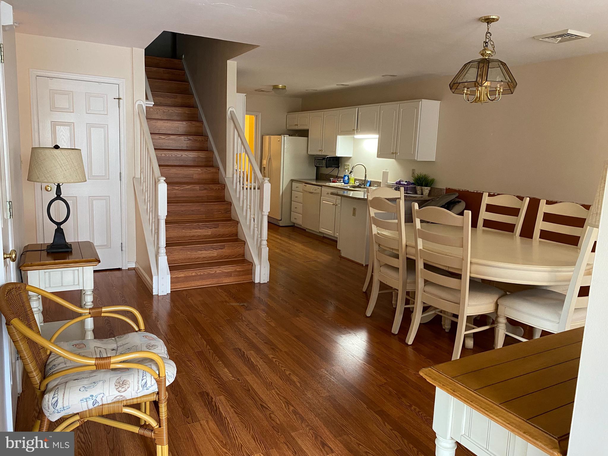 MEADOW BROOK COMMONS - Residential