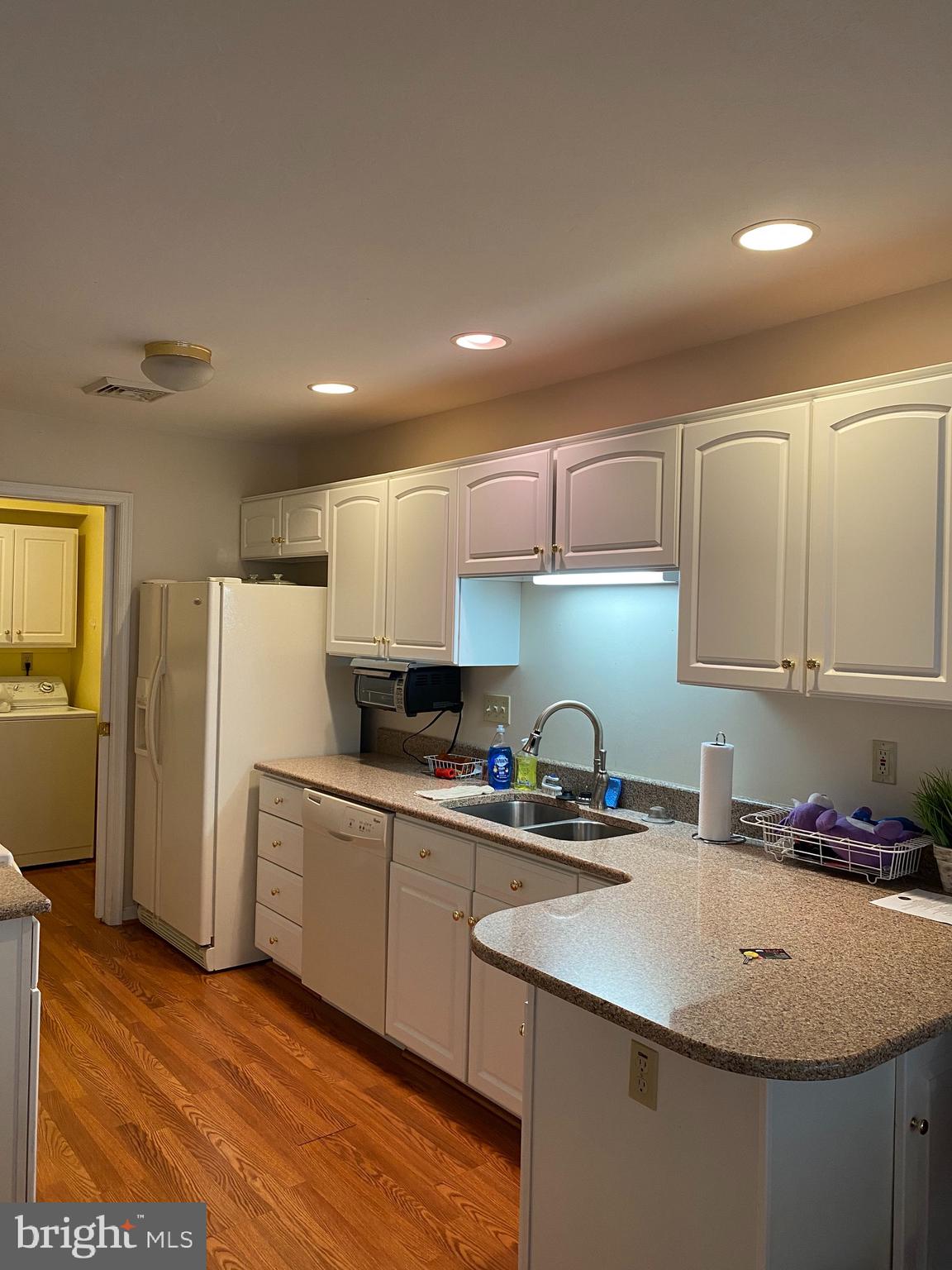 MEADOW BROOK COMMONS - Residential