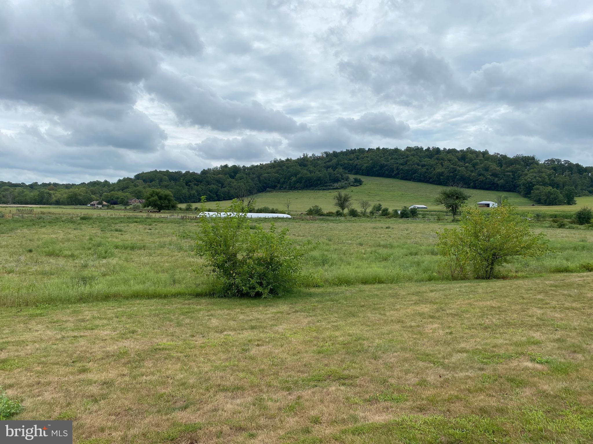 MEADOW BROOK COMMONS - Residential