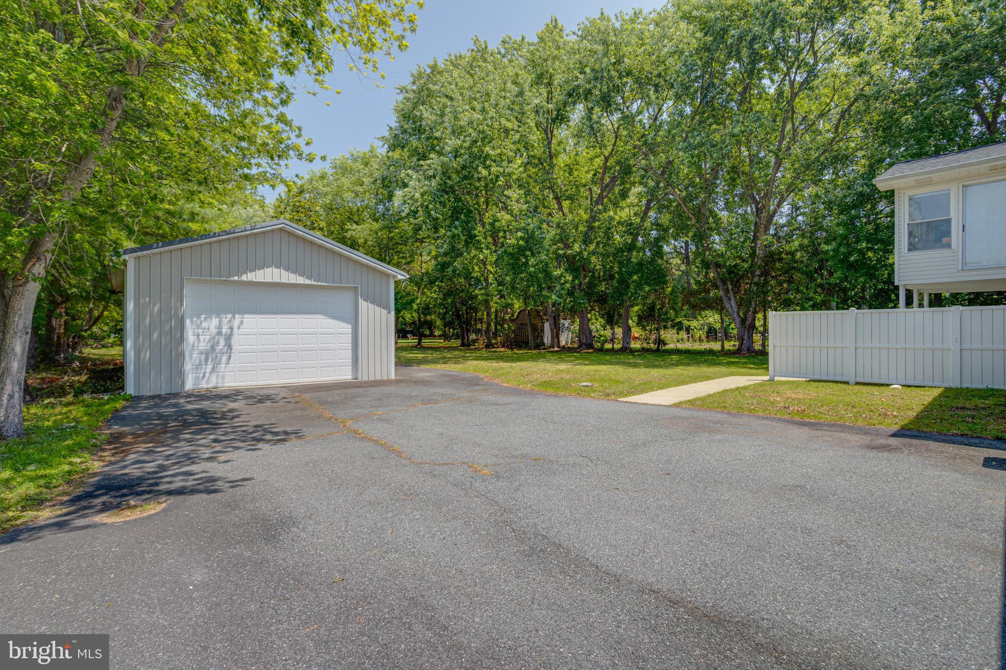 BENTONS PLEASURE - Residential