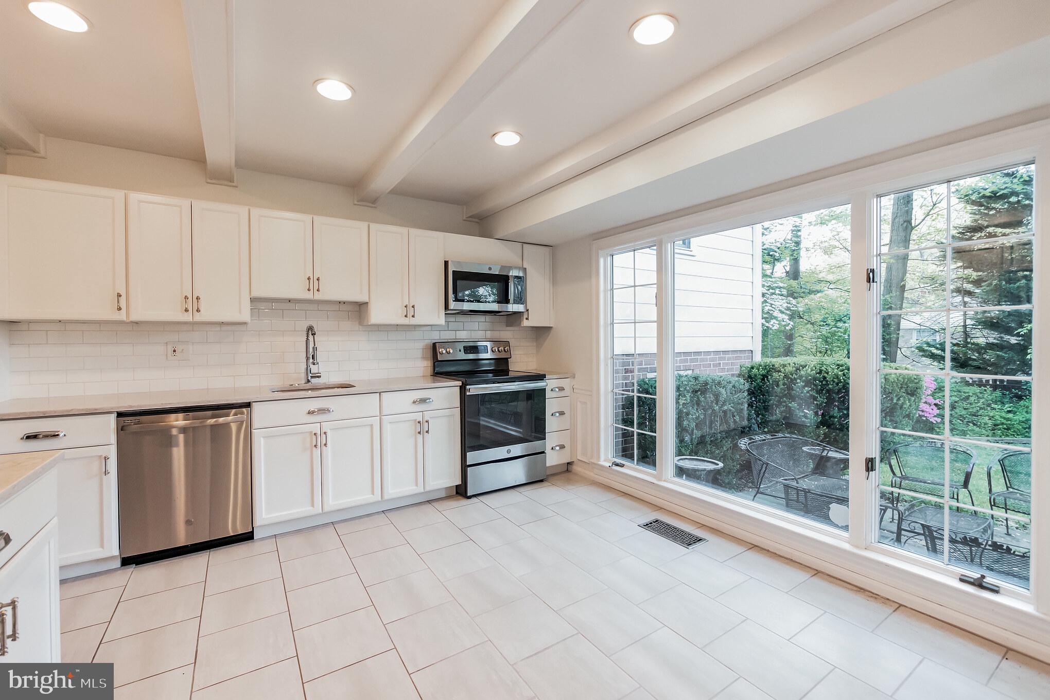 STRATTON WOODS - Residential Lease