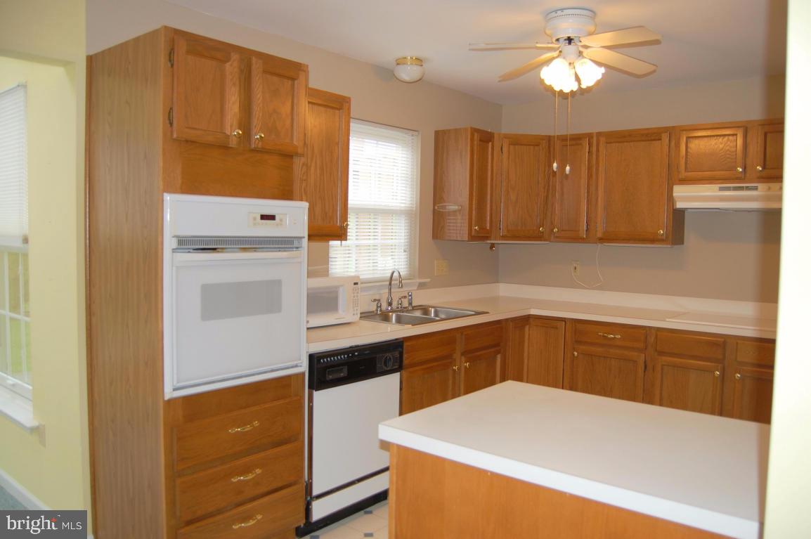 MANOR OAKS - Residential