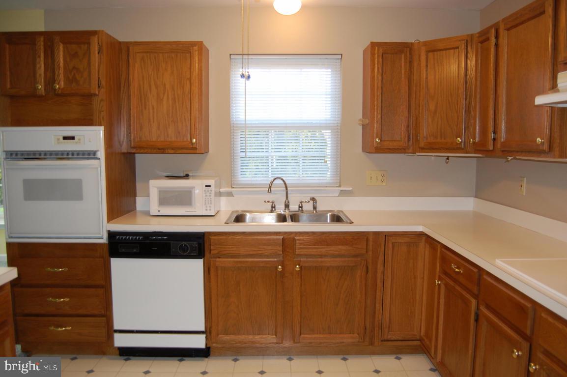 MANOR OAKS - Residential