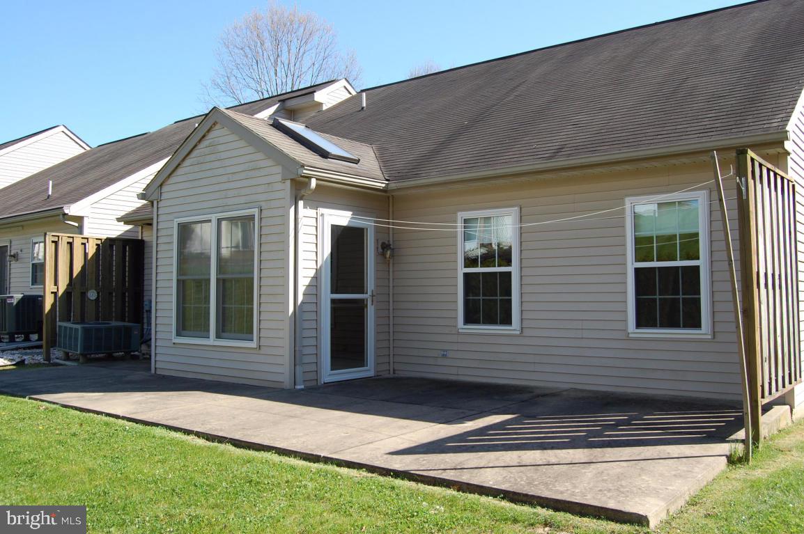MANOR OAKS - Residential