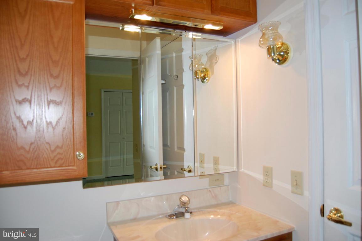 MANOR OAKS - Residential