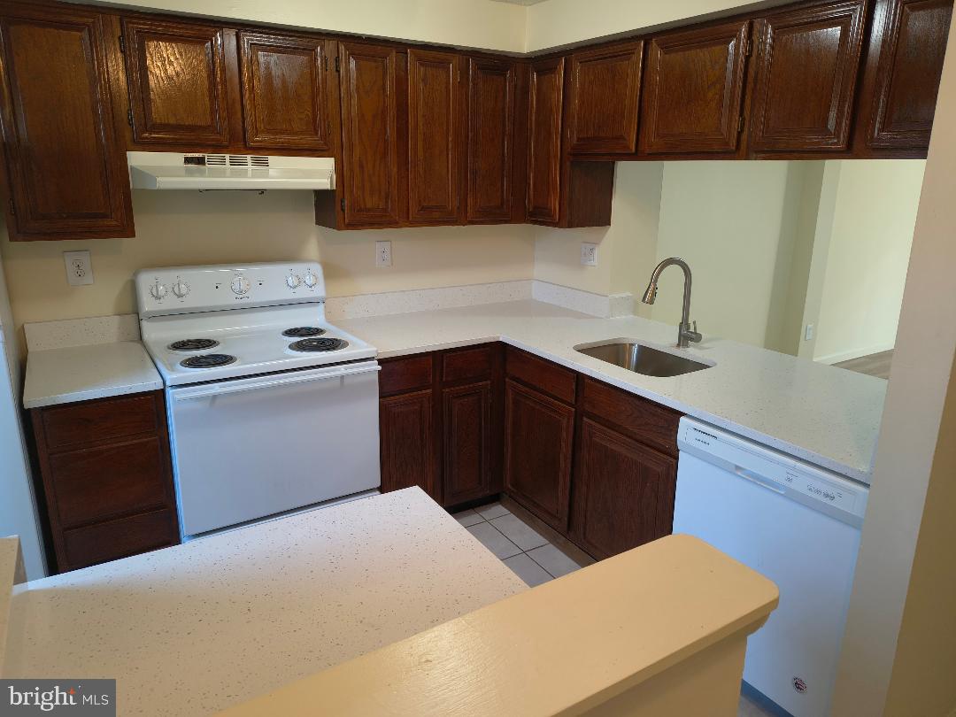 GUNNERS LAKE VILLAGE - Residential